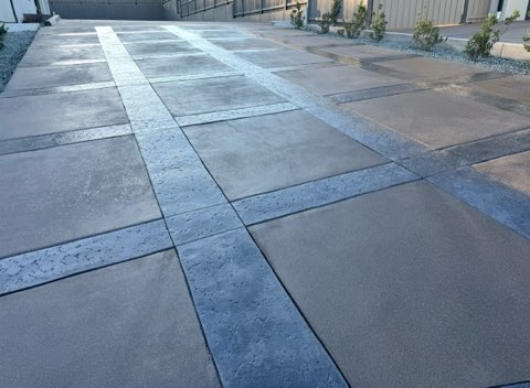 Custom concrete steps and landing at a Southern Oregon home